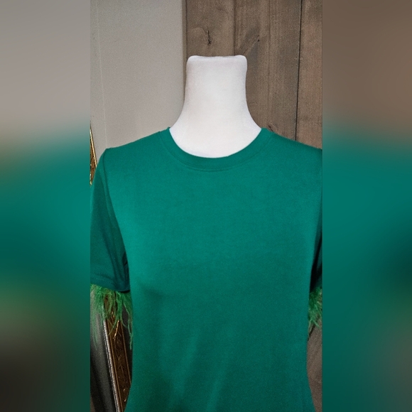 IF SHE LOVES Sunflower Basic t-shirt with ostrich Feathers in green. Size small - Picture 8 of 14